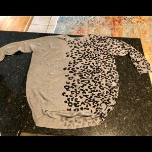Leopard print high low light weight sweater